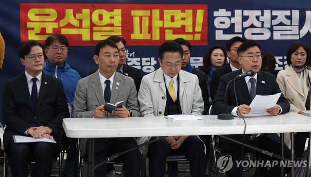 정책조정회의서 발언하는 박찬대 원내대표