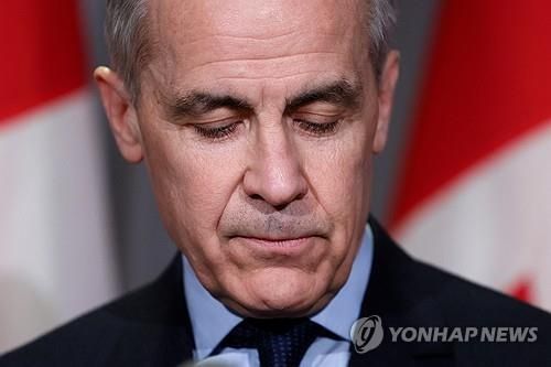 관세 대응 기자회견 하는 카니 캐나다 총리