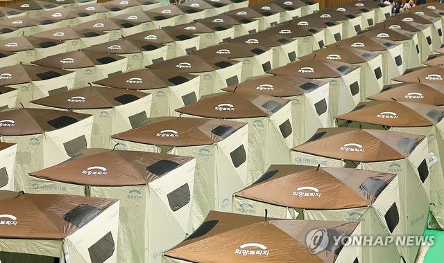 산불 피해 주민을 위한 텐트