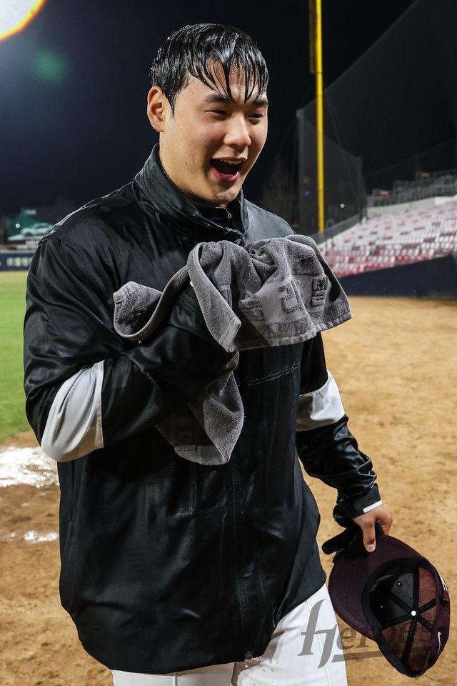 기분 좋게 프로 데뷔전을 마무리한 키움 정현우