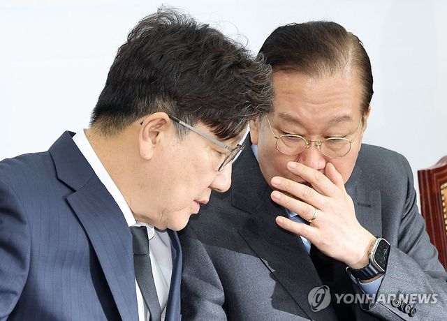 대화하는 권영세-권성동