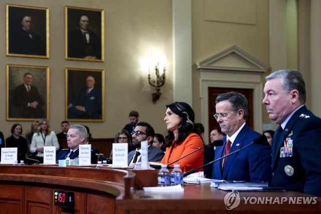 하원 정보위 청문회 출석한 랫클리프 CIA 국장과 개버드 DNI 국장