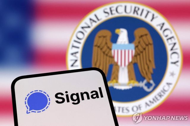 메신저 시그널과 미 국가안전보장회의(NSC) 로고