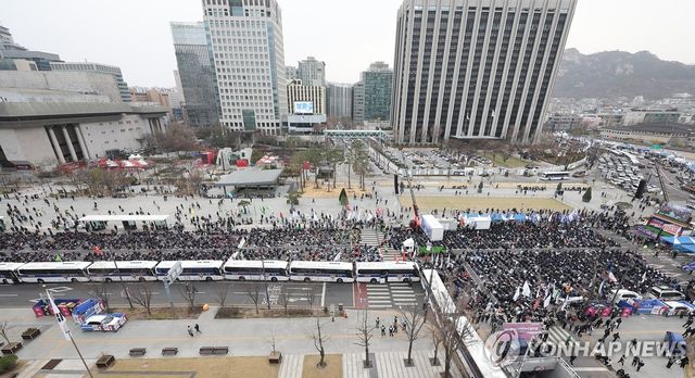 민주노총, 탄핵 심판 선고일 지정 촉구