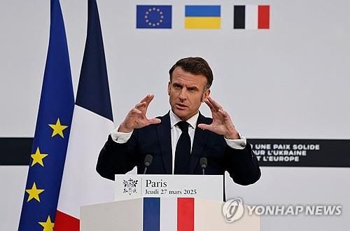 기자회견하는 마크롱 대통령