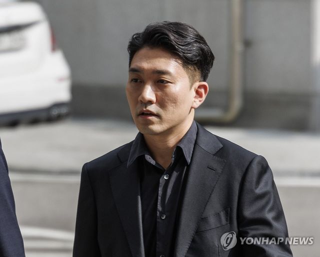 의사·의대생 온라인커뮤니티 메디스태프 대표 경찰 출석