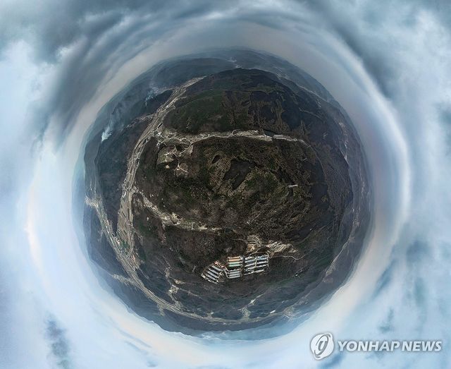 '역대 최악 산불' 최초 발화지점 둘러싼 잿빛 산림