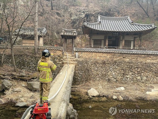 '만휴정을 사수하라'