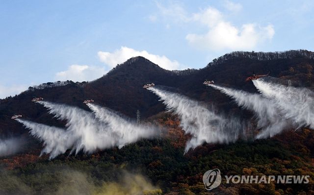 산불진화 훈련하는 산림청 헬기