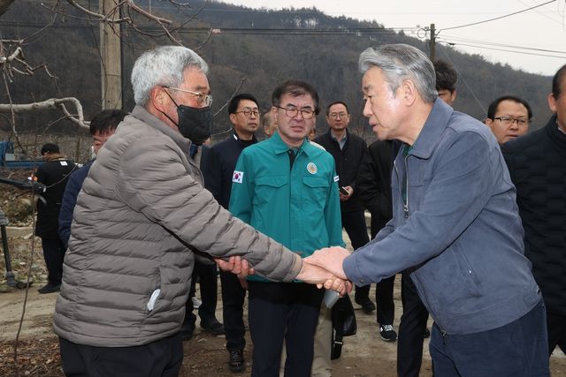 강호동 농협중앙회장, 경북 산불 피해현장 방문
