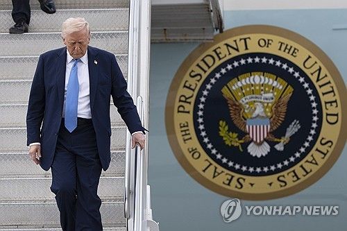 플로리다 도착한 트럼프 미국 대통령 