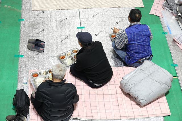 '먹어야 버틴다'