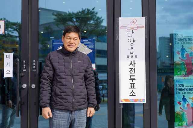 사전투표 앞에 선 혁신당 정철원 담양군수 후보