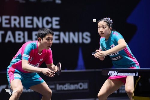 WTT 인도 대회 혼복에 출전한 신유빈(오른쪽)과 임종훈