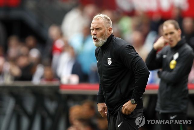 토르스텐 핑크 헹크 감독.