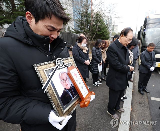 '산불 헬기 순직' 박현우 기장 발인