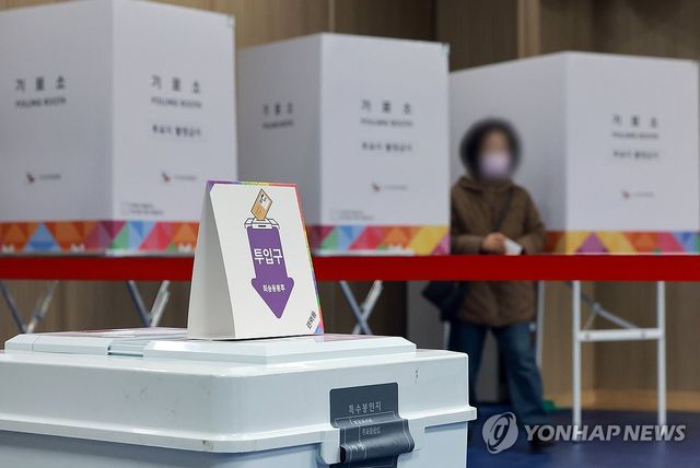 구로구청장 보궐선거 투표하는 유권자