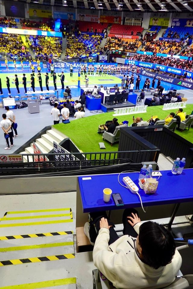 현대건설 선수들 응원하는 위파위