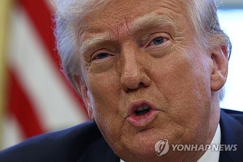 전면적 글로벌 관세전쟁 준비하는 트럼프 미국 대통령