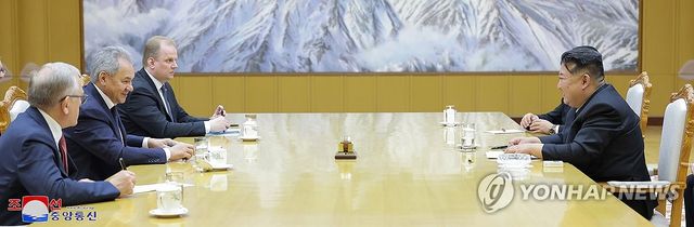 북한 김정은, 쇼이구 러 국가안보회의 서기 접견