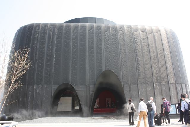 안드로이드 등을 전시하는 시그니처관