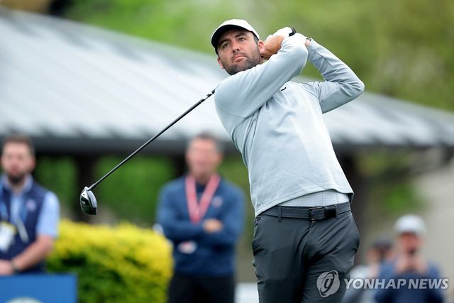 스코티 셰플러의 2라운드 10번 홀 티샷