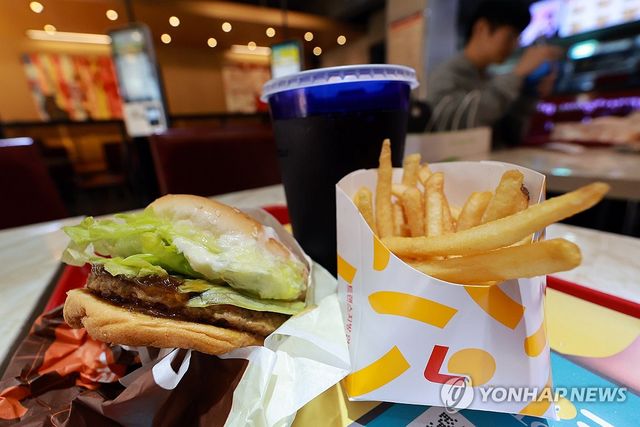 롯데리아, 다음 달 3일부터 메뉴가격 3.3% 인상