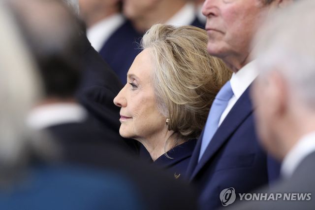 1월 20일(현지시간) 미 의회에서 열린 트럼프 대통령 취임식 참석한 힐러리 클린턴 전 국무부 장관