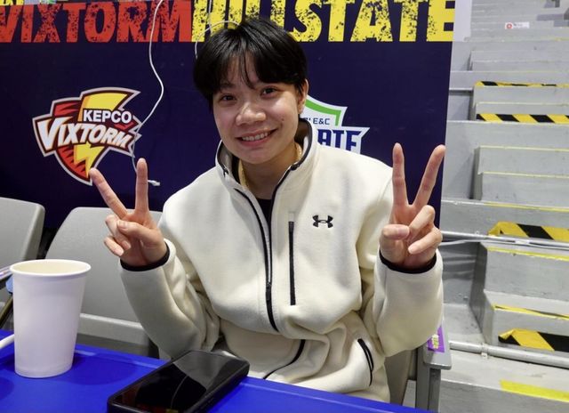 PO 3차전 경기장 찾아 현대건설 응원 나선 위파위