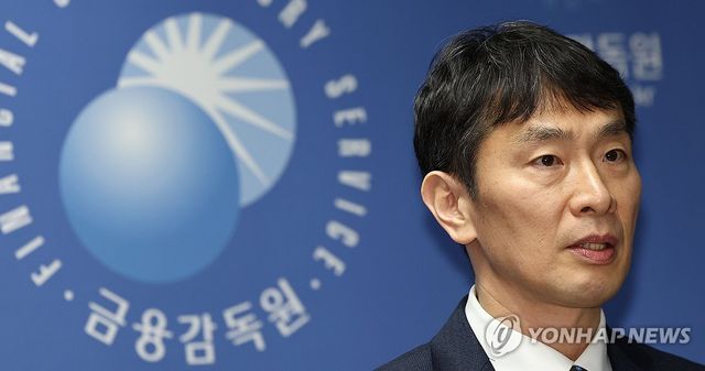 주요 현안 브리핑하는 이복현 금감원장