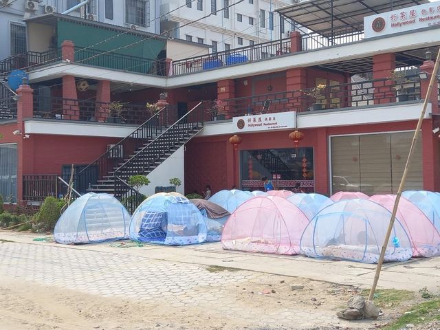 텐트에서 생활하는 미얀마 만달레이 주민들