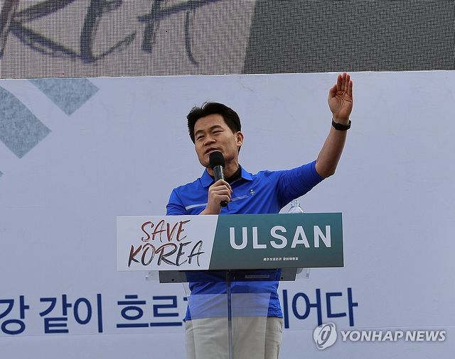 연설하는 전한길