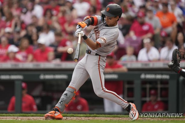 이정후의 시즌 첫 안타