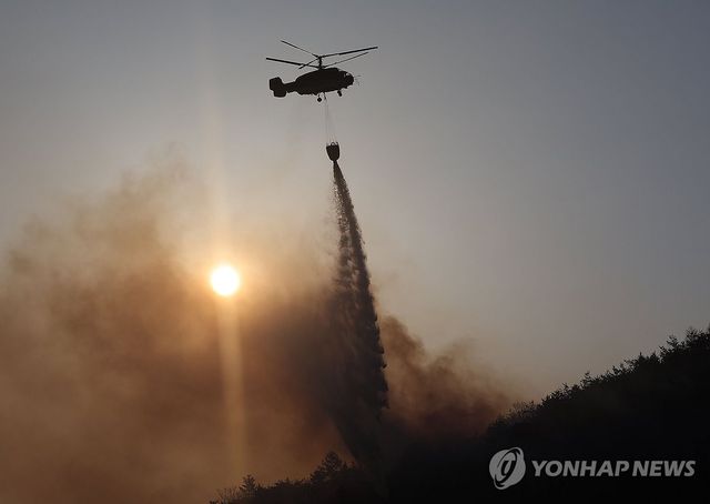 산불 재발화에 헬기 투입