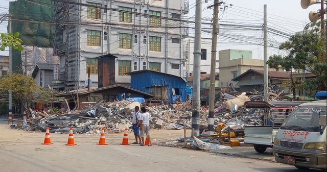 지진으로 무너진 미얀마 만달레이 건물