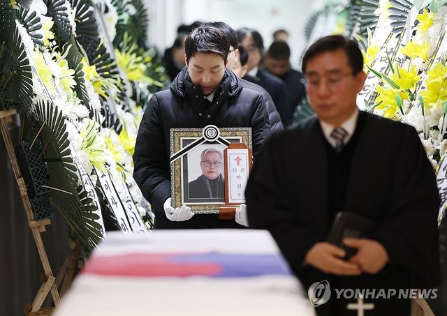 '산불 헬기 순직' 박현우 기장 발인