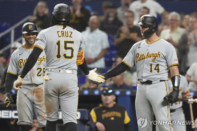 29일 마이애미 전에서 득점 후 기뻐하는 피츠버그 선수들.