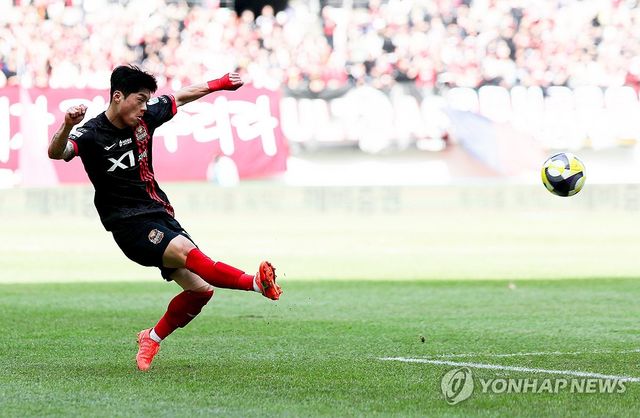 슛 시도하는 최준