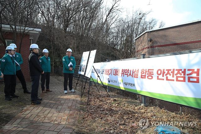 진행 상황 점검하는 진현환 제1차관