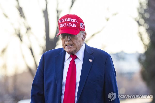 미-우크라 광물협정 서명 무산후 기자회견에 나서는 도널드 트럼프 미 대통령