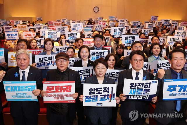 '사회권 선진국' 8대 권리 외치는 조국혁신당