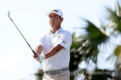 목표를 조준하는 저스틴 서.