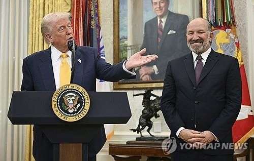 트럼프 대통령과 러트닉 미 상무장관