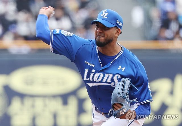 삼성 선발로 나선 레예스