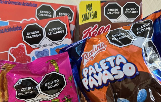 멕시코 과자 포장지에 붙은 '설탕·칼로리 등 함량 주의' 경고문