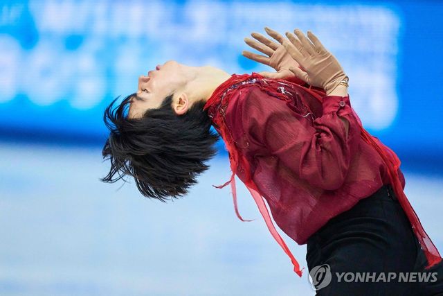 연기 펼치는 차준환