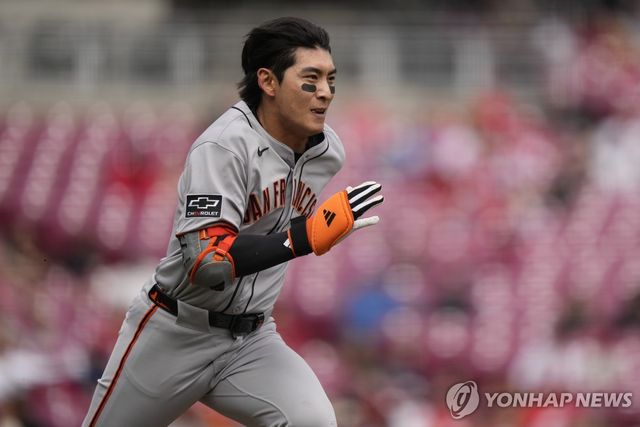 8회 헬멧이 벗겨질 정도로 질주한 이정후