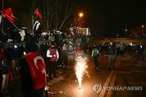 야당 정치인 구속에 항의하는 시위