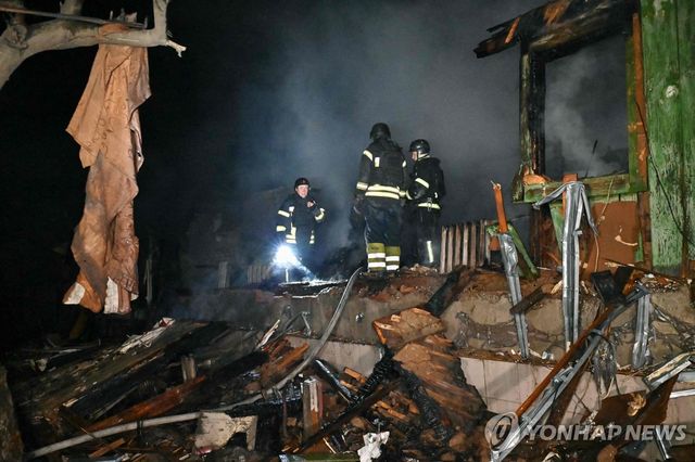 29일 드론 공격을 받은 하르키우 건물 잔해