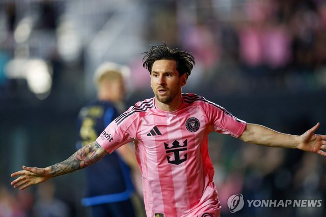 골세리머니를 펼치는 리오넬 메시